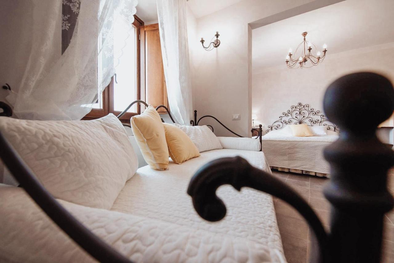 Antica Torre Del Borgo Bed & Breakfast เชร์ตาลโด ภายนอก รูปภาพ