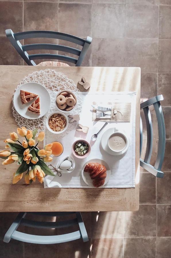 Antica Torre Del Borgo Bed & Breakfast เชร์ตาลโด ภายนอก รูปภาพ